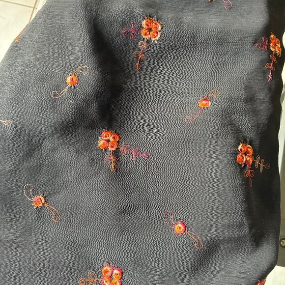 Fabric black embroidered semi sheer - Picture 4 of 4